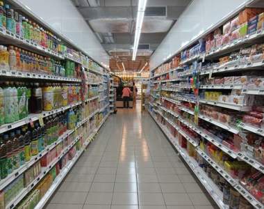 恐龍家長無極限《小孩在超市裡哭鬧》做「這件事」止哭卻讓眾人大怒