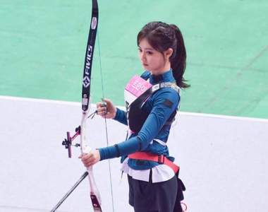 一年一度偶像運動會《子瑜射箭照再度引起韓國民眾瘋狂》就像從漫畫走出來