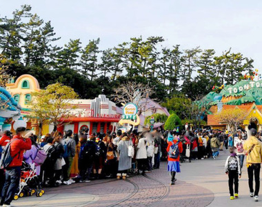 迪士尼樂園《跟壽星米奇拍合照要排隊11小時》拍完都可以直接回家了...