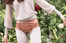 內褲外穿?《理解不能的穿搭》明明是賣上衣,下身卻搶去重點...