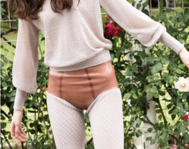 內褲外穿？《理解不能的穿搭》明明是賣上衣，下身卻搶去重點...