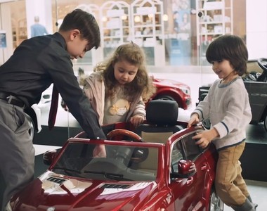 小小孩人生的第一部三芒星《Lil’ Benz》小小賓士展間北美登場