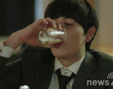 頭好壯壯的青年發生《新進員工離奇意外》引起網友熱議