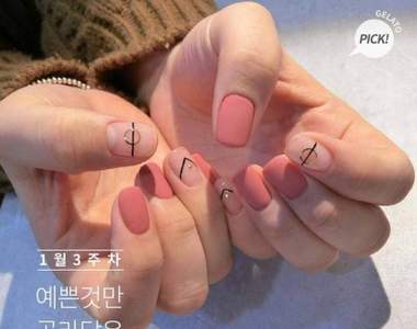 現在是霧面HITO中♥《韓妞正在流行的指甲彩繪》照著畫絕對不出錯