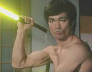 《絕地武士李小龍》雙截棍配上光劍特效實在太威啦