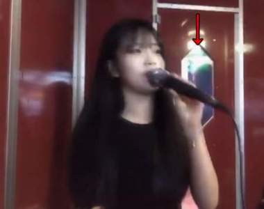 韓國女直播主一個人在《KTV》唱歌闖入陌生男 好險用這句話嚇跑他.....