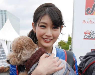 《賽車女郎初體驗》沢すみれ第一次週刊比基尼大解放