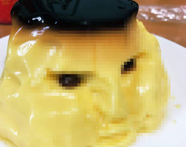 神人技《人臉布丁》從沒想過邊吃布丁邊雕刻會如此有趣ww