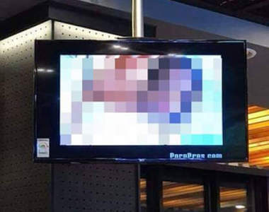 《交流道休息站誤放愛情動作片》整排司機笑得很開心(〃∀〃)