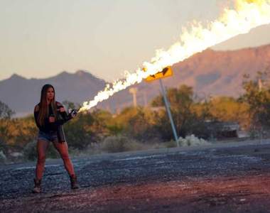 《XM42火焰放射器》家裡買一組烤肉會不會很方便