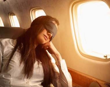 乘客吵鬧想坐《靠窗位置》空服員用這招解決讓乘客安心入睡w