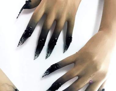 《指彩手套》戴上手套就能隨時任意變換美甲造型的超省時單品