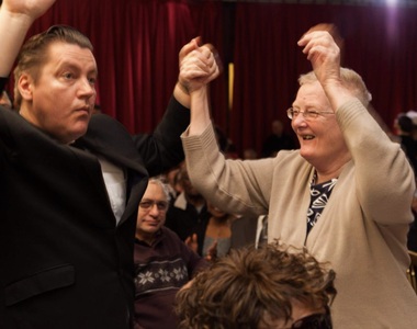 英國設立《老人夜店》跑趴跑到忘記吃藥結果緊急送醫w