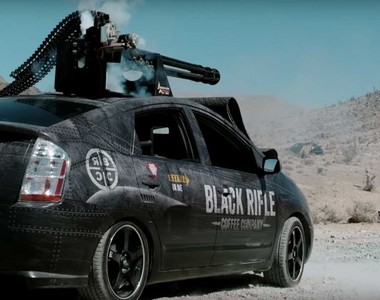 M61火神機槍上身 《Toyota Prius》化身戰鬥機器