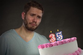 「35歲人生成就」就是朋友一直約見面但永遠都見不到面 「35歲人生成就」就是朋友一直約見面但永遠都見不到面
