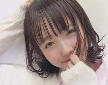 《幼犬系美少女》低低的眉毛給人一種打不起精神的可愛