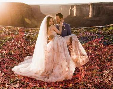 這場婚禮不簡單《在400英尺高空中結婚吧♥》就連伴郎伴娘也被逼著上場ww