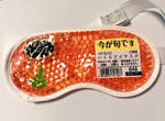 《鮭魚卵眼罩》北海道最強土產還不買回來放在冰箱冰一下XD 《鮭魚卵眼罩》北海道最強土產還不買回來放在冰箱冰一下XD