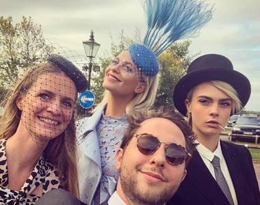 出席皇室婚禮《卡拉·迪樂芬妮的燕尾服太帥》連公主都要被她比下去