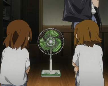 《電風扇+冷氣的有效用法》最能降溫的電風扇位置原來是這裡！？