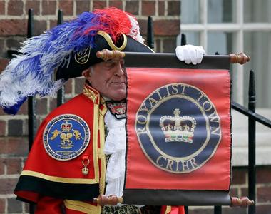 英國控看過來《Town Crier宣布王妃生了》簡直讓人覺得回到中世紀