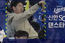 韓國球迷《隔空尬舞》球場螢幕不是讓你們這樣玩的啦w