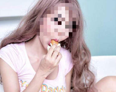 這樣拍只會放錯重點...《泰國女模推廣榴槤》網友竟然發現大亮點