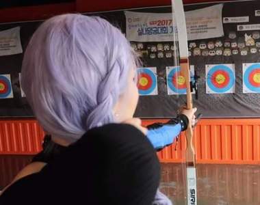 韓國網友大推必去《射箭咖啡廳》邊吃美食邊射箭（？）