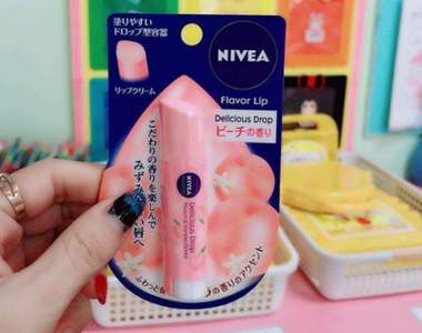 熱門話題《韓國90後女學生最愛商品》包包拿出來竟然都有它