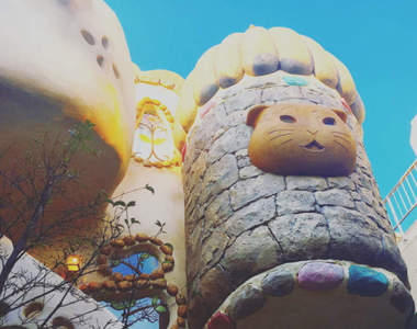 《商店街裡的貓咪王國》童話一般的夢幻建築原來是貓咖啡廳