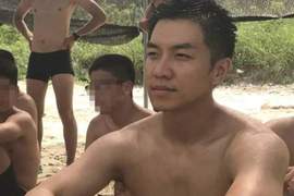 永遠都在提當年勇《曾經當過兵的男人》起手式就是三個字 永遠都在提當年勇《曾經當過兵的男人》起手式就是三個字