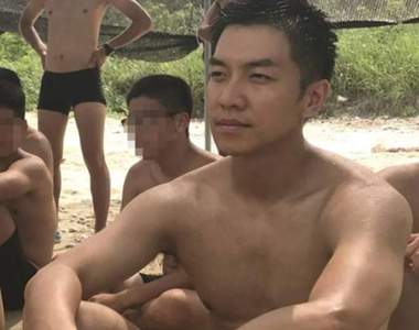 永遠都在提當年勇《曾經當過兵的男人》起手式就是三個字