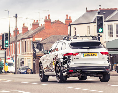 不想等紅燈？《Jaguar Land Rover》提出《Glosa》綠燈最佳駕駛建議系統