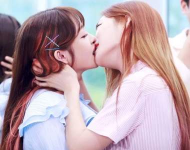 女團綜藝節目上演《女女吻》觀眾直言有點Hold不住捏