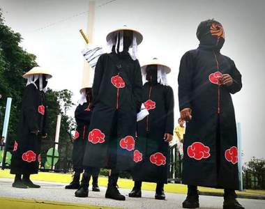 【有片】印尼出現《火影忍者》「曉」組織,cosplay濟弱扶貧狂做善事,獲政府認可&支持