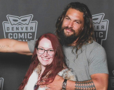 根本是放閃《想跟Jason Momoa獨照》可是老公不想的結果是...