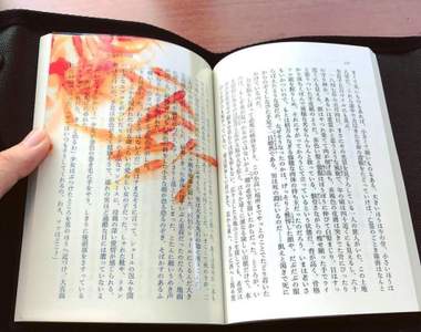 看書也能消暑《透明金魚書籤》有如金魚優游字裡行間的浪漫設計
