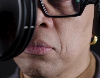 哪種人「一接電話」所有人都行注目禮?超級重低音炮配音員就是他