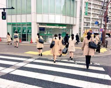 《日本求職季奇景》就快連包包都一樣的撞衫率引發網友熱論...