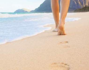 【閱覽注意】網友現身說明《赤腳走在沙灘上的可怕》一不小心雙腳就會爛掉.......