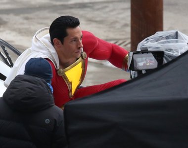 DC《神奇隊長（SHAZAM！）》片場照公開制服設計