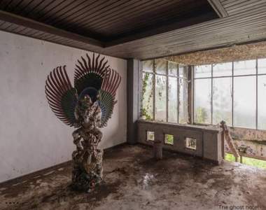 《鬼宮度假酒店》峇里島上荒廢十多年的豪華廢墟