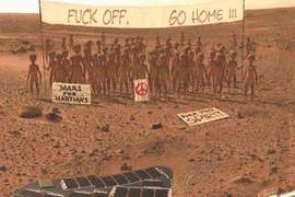 《NASA回傳火星照片》火星人舉牌抗議:人類不要來打擾我們好嗎 《NASA回傳火星照片》火星人舉牌抗議:人類不要來打擾我們好嗎