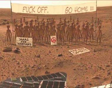 《NASA回傳火星照片》火星人舉牌抗議:人類不要來打擾我們好嗎