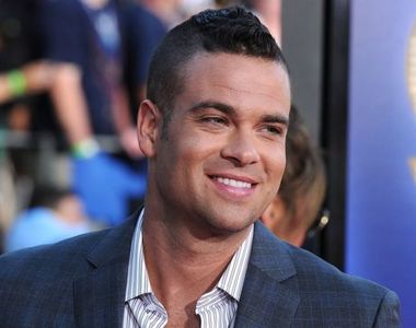 《歡樂合唱團》 Mark Salling持有兒童色情影片 於宣判前自殺身亡...