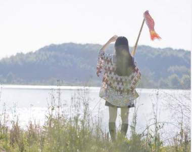 《鯉魚旗制服妹》百褶裙加上白皙大腿這就是最美的景色