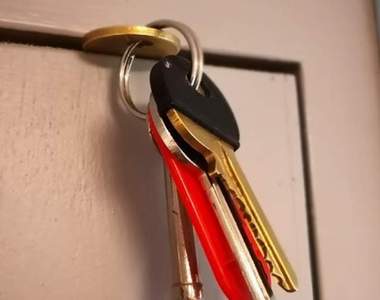 百看不膩的《生活訣竅》原來鑰匙可以變成掛鉤使用?