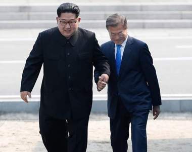 南北韓和解《金正恩與文在寅握手畫面》網友覺得：腐腐的♥