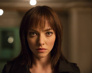 亞曼達塞佛瑞新作《視界戰》一出生眼睛就要被植入晶片的世界