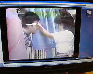 《35年前的AV》那一圈大到看不到人的碼賽克是怎麼回事XD